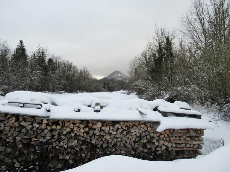 Vue sous la neige du mont de Brénod